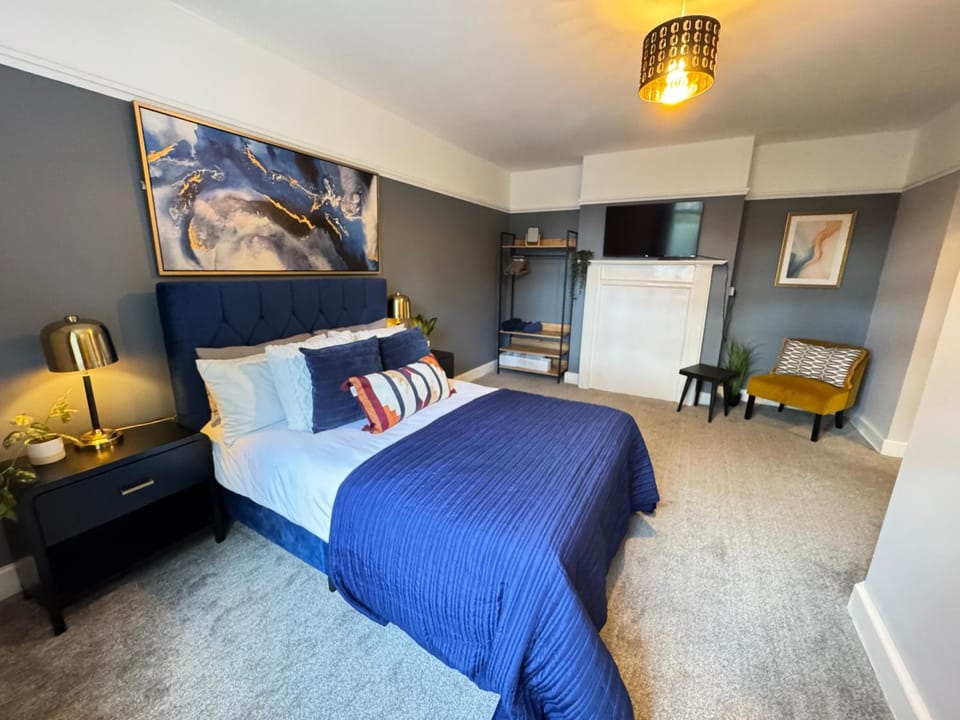 Very Large Central Property Villa in England