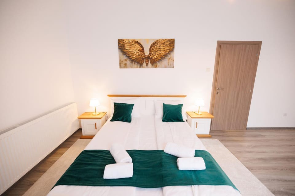 Bedroom, towels