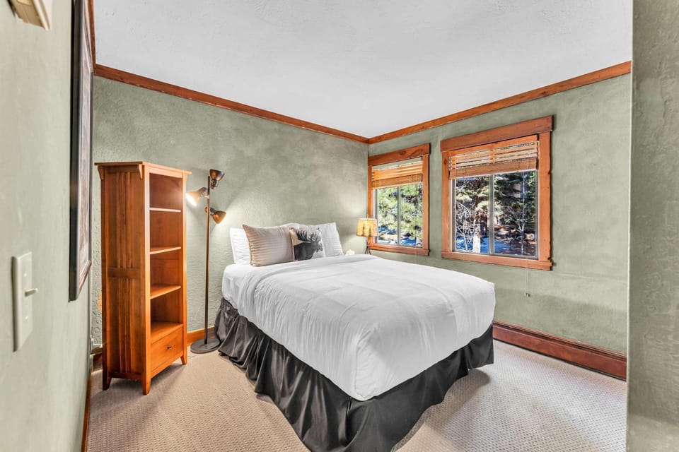 3-Level Incline Village Retreat with Fireplace House in Incline Village