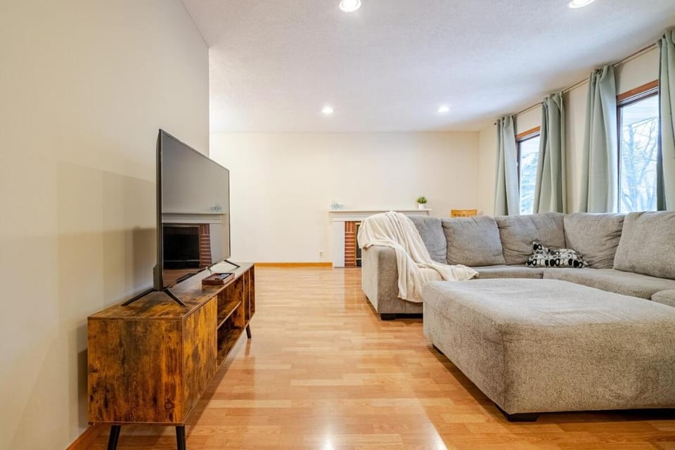 Communal lounge/ TV room, TV and multimedia, Living room, Seating area