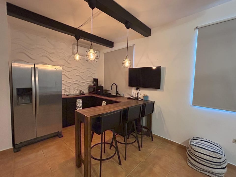 TV and multimedia, Kitchen or kitchenette, Dining area, microwave, minibar, stove, kitchen, air conditioner