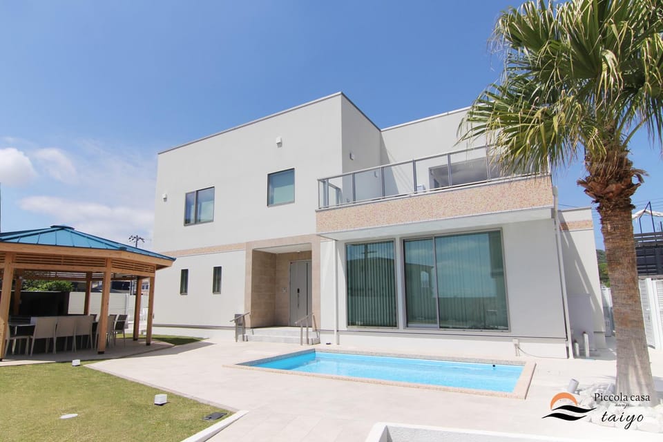 Property building, Day