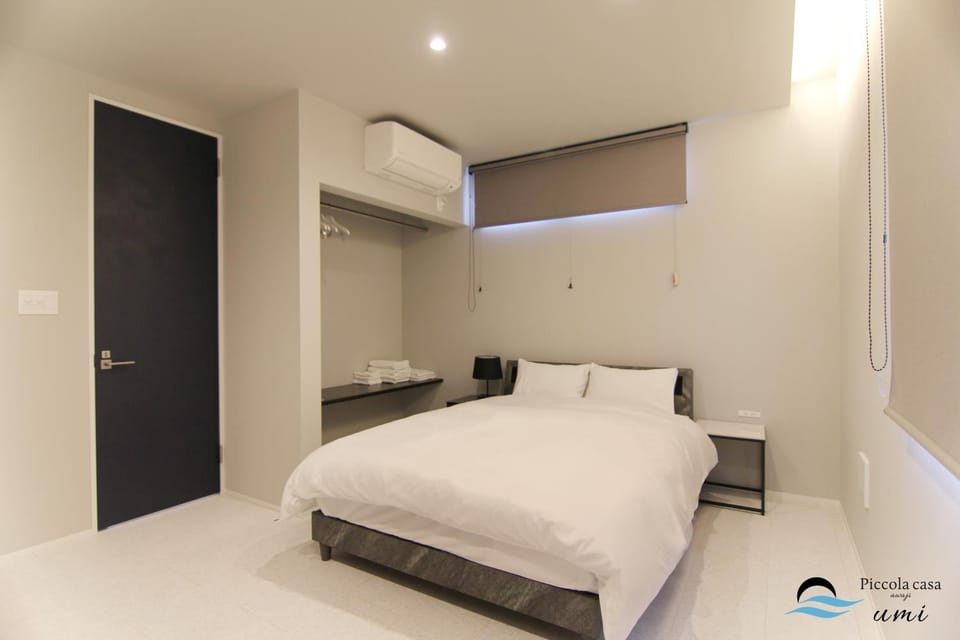 Bed, Kitchen or kitchenette, Photo of the whole room, Bedroom