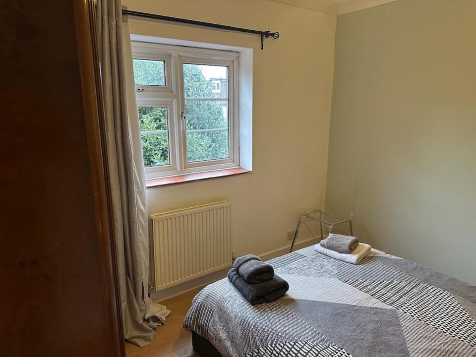 Newly Refurbished Two Bedrooms Flat Apartment in London Borough of Southwark