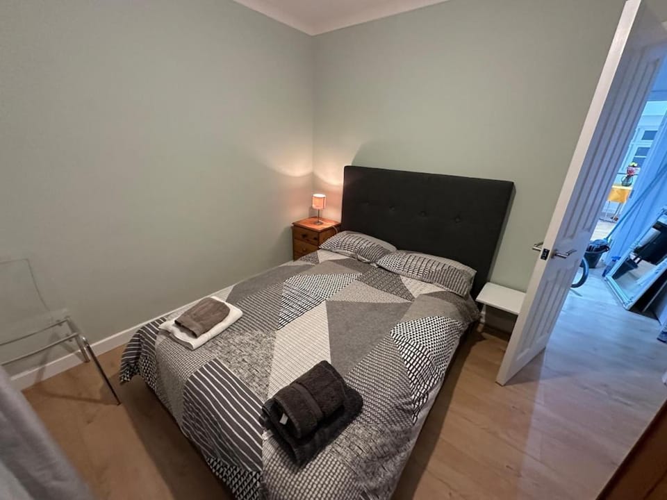 Newly Refurbished Two Bedrooms Flat Apartment in London Borough of Southwark