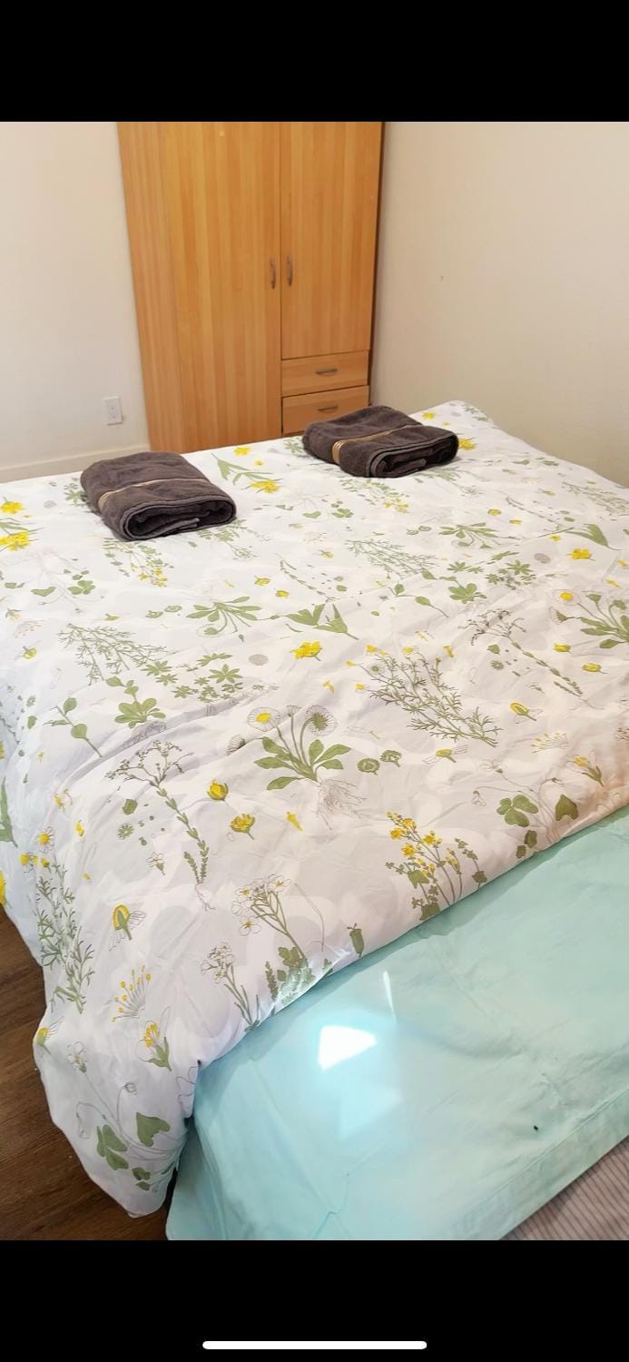 Pretty bedroom private bathroom Vacation rental in Hacienda Heights