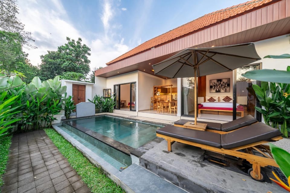 Property building, Swimming pool