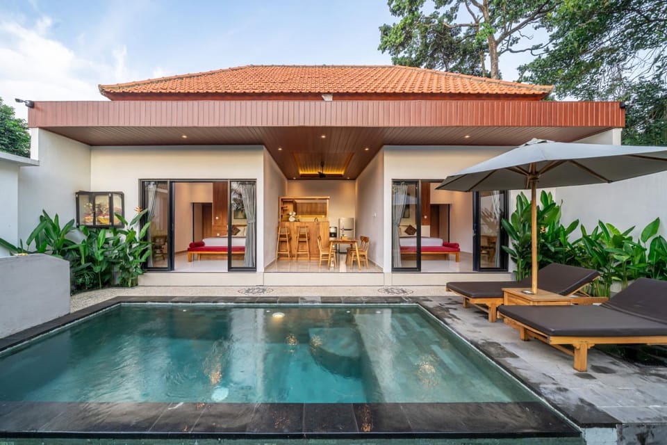 Property building, Swimming pool