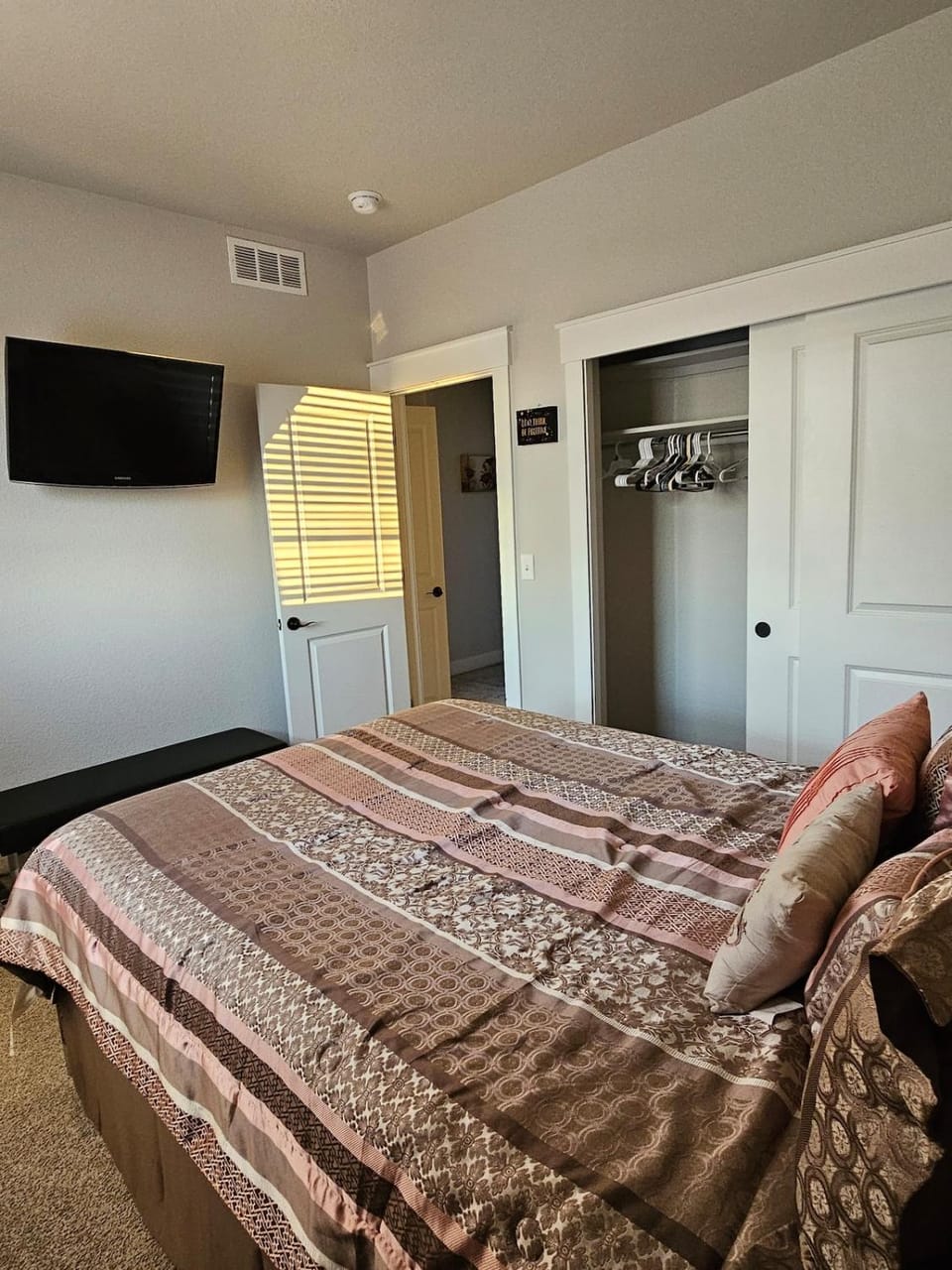 Cute and Cozy 3 Bedroom Townhome House in Greeley