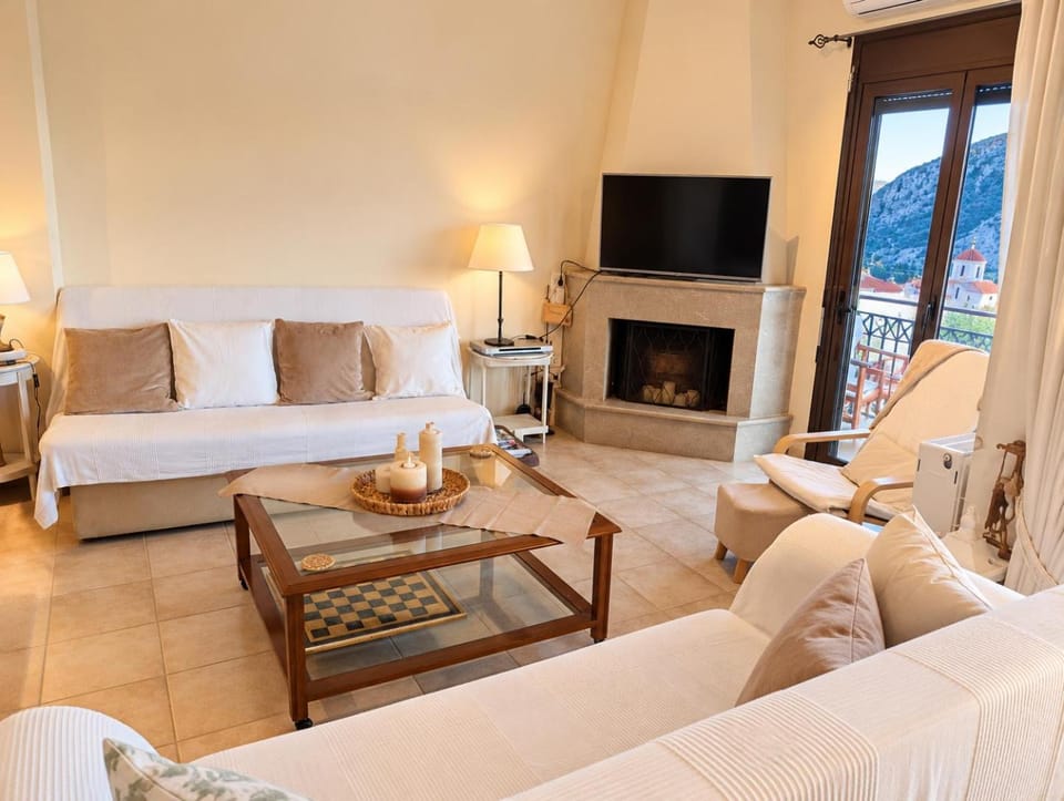 Communal lounge/ TV room, TV and multimedia, Living room