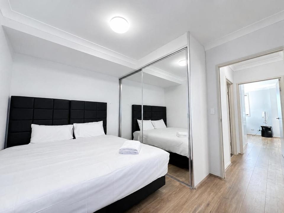 Modern 2 Bedroom Apartment with Parking Central Parramatta Apartment in Parramatta
