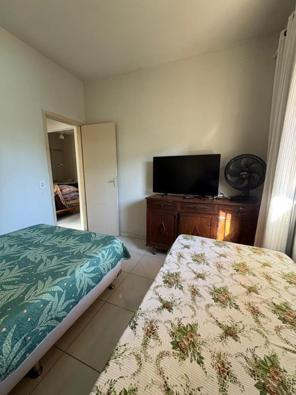 TV and multimedia, Photo of the whole room, Bedroom