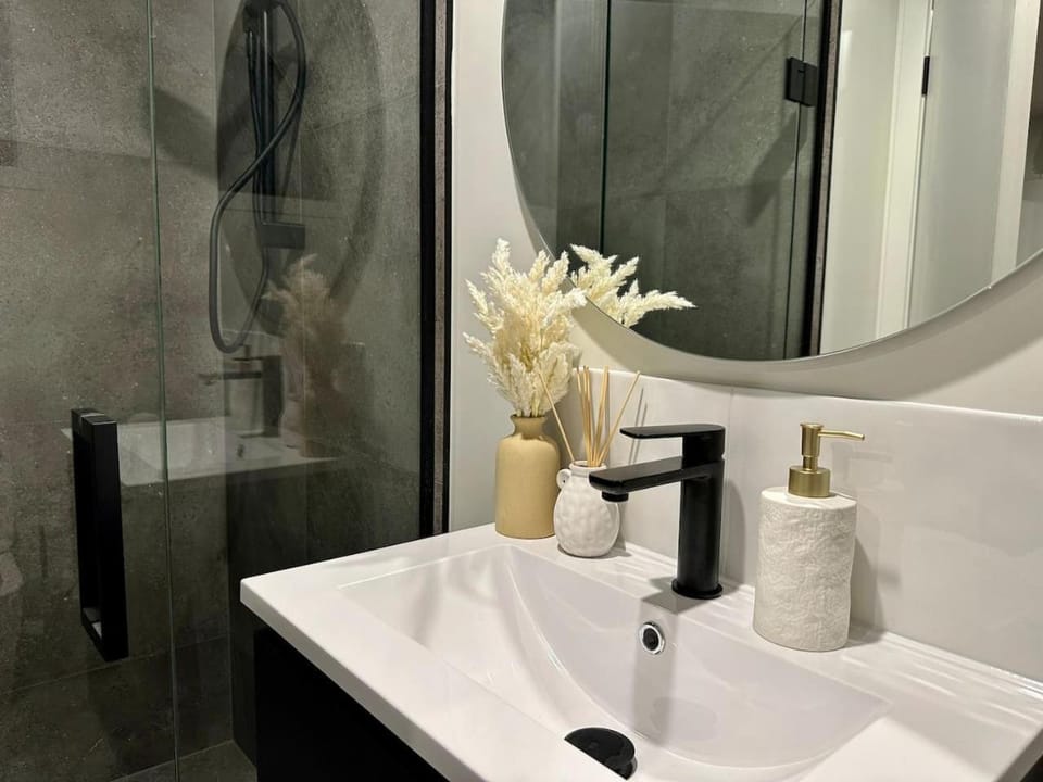 Bathroom, towels