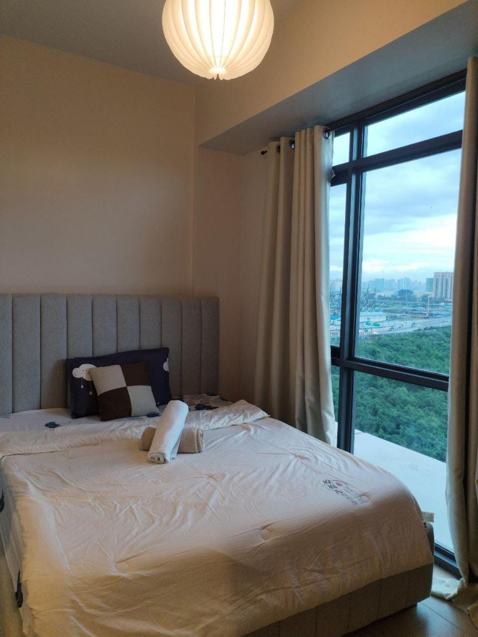 Near MOA 3 pax unit in Gentry Manor WIFI TV Pet Friendly Apartment in Pasay