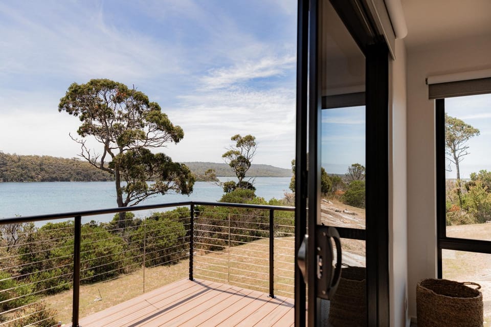 Bambara - Luxury Beachfront Escape - Private Path House in Tasmania