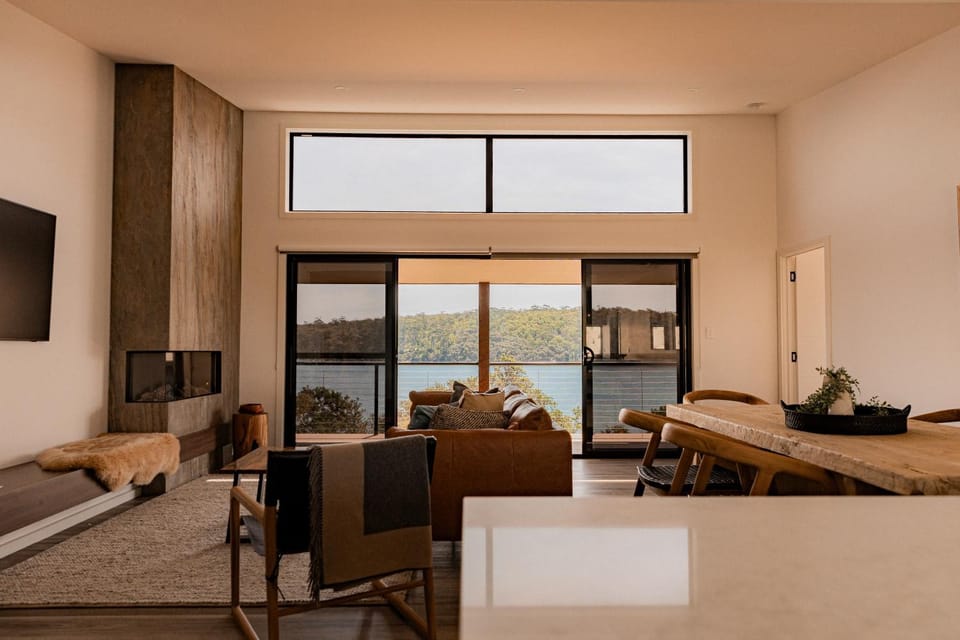 Bambara - Luxury Beachfront Escape - Private Path House in Tasmania
