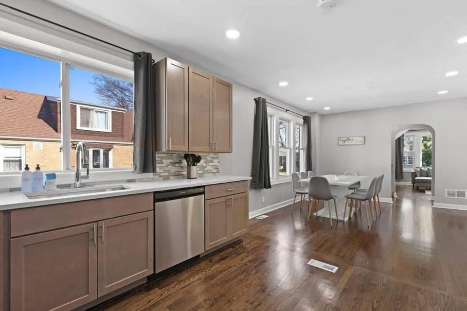 Morton Grove w Game Room & Huge Yard House in Skokie