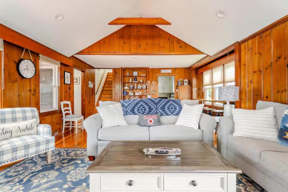 Living room, Lake view