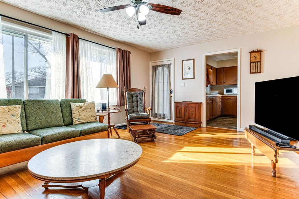 Deck and Workstations Central Columbus Home House in Columbus