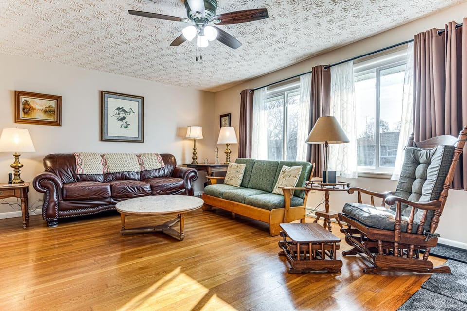 Deck and Workstations Central Columbus Home House in Columbus