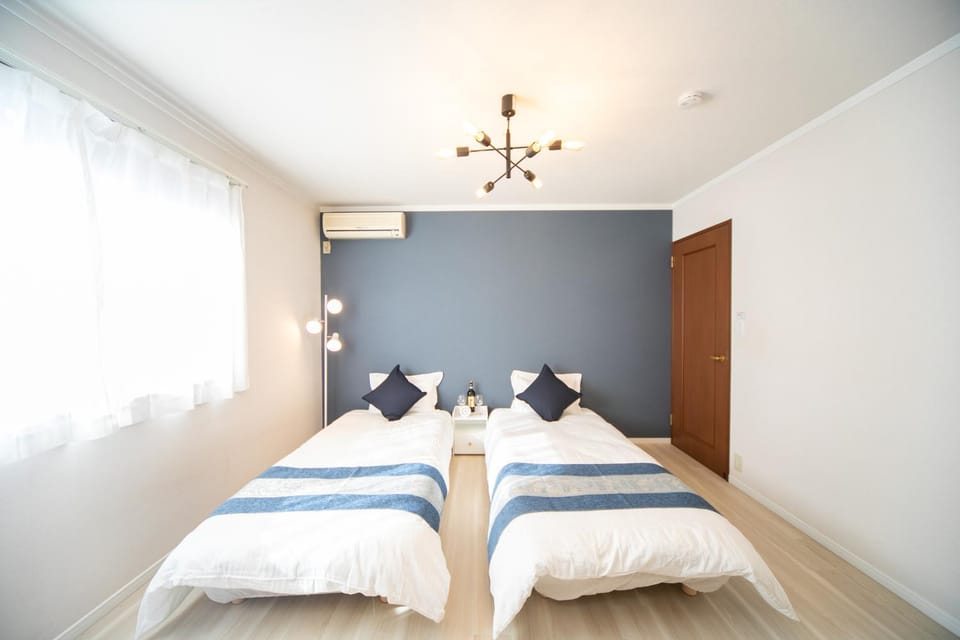 Bed, Bedroom, air conditioner