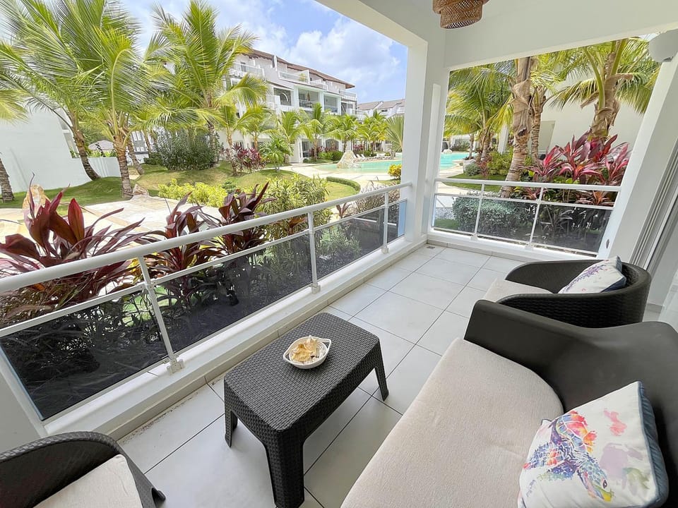 Garden, Garden, View (from property/room), Balcony/Terrace, Living room, Seating area, Garden view, Garden view, Pool view, Pool view, Swimming pool, Swimming pool, internet, internet