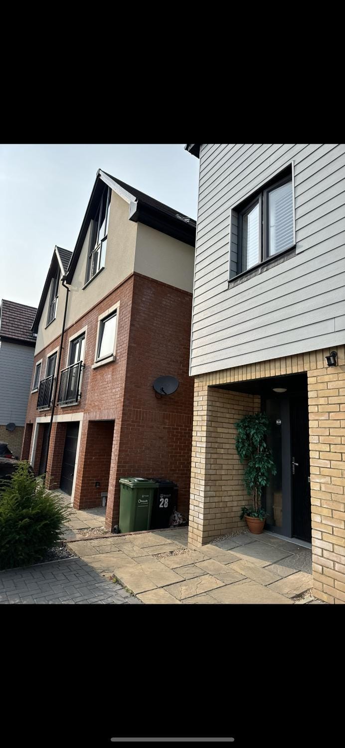 3 Bedroom Beautiful Home with Garden, AC, Hot Tub House in Portsmouth