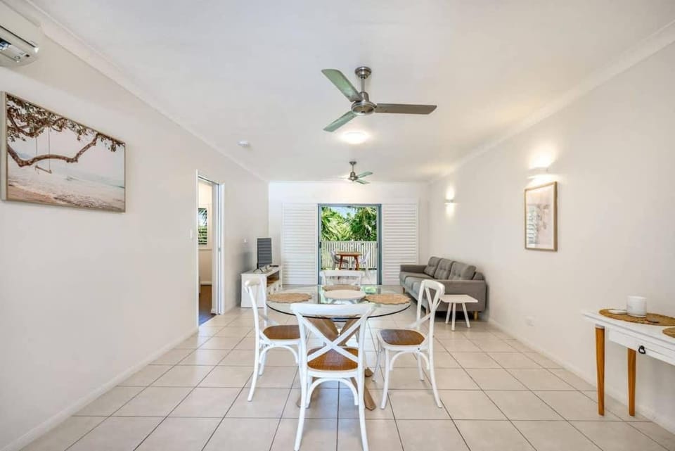 Trinity Beach Bliss - Experience Tropical Living Apartment in Cairns