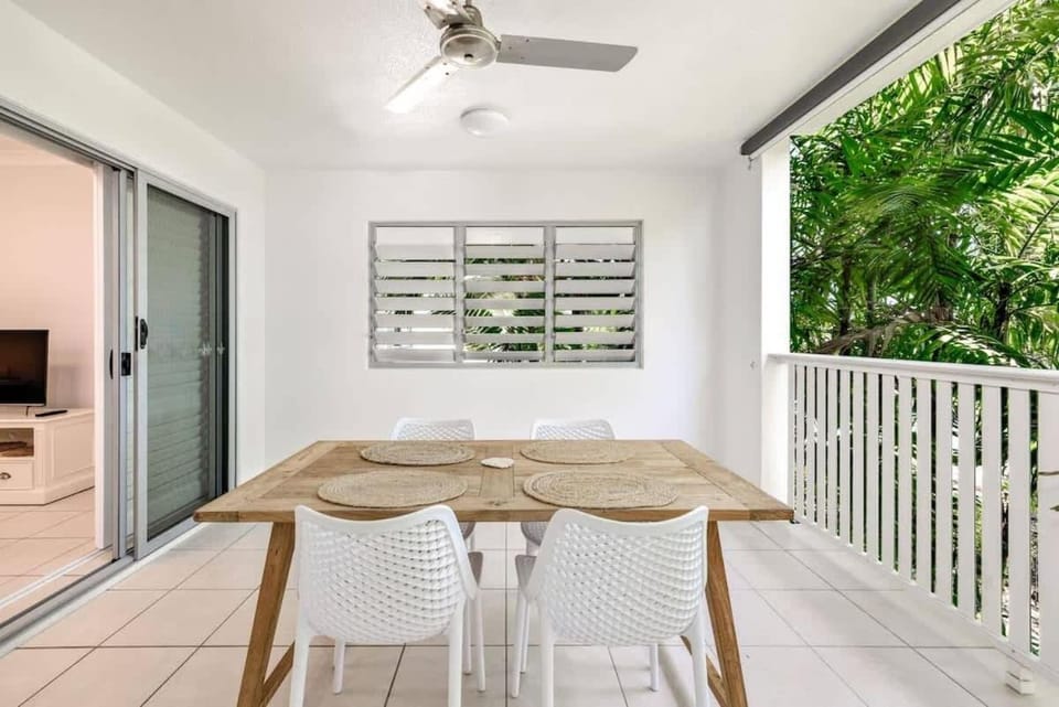 Trinity Beach Bliss - Experience Tropical Living Apartment in Cairns