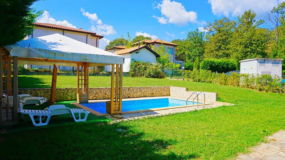 Day, Natural landscape, Garden, Garden view, Pool view, Swimming pool, sunbed