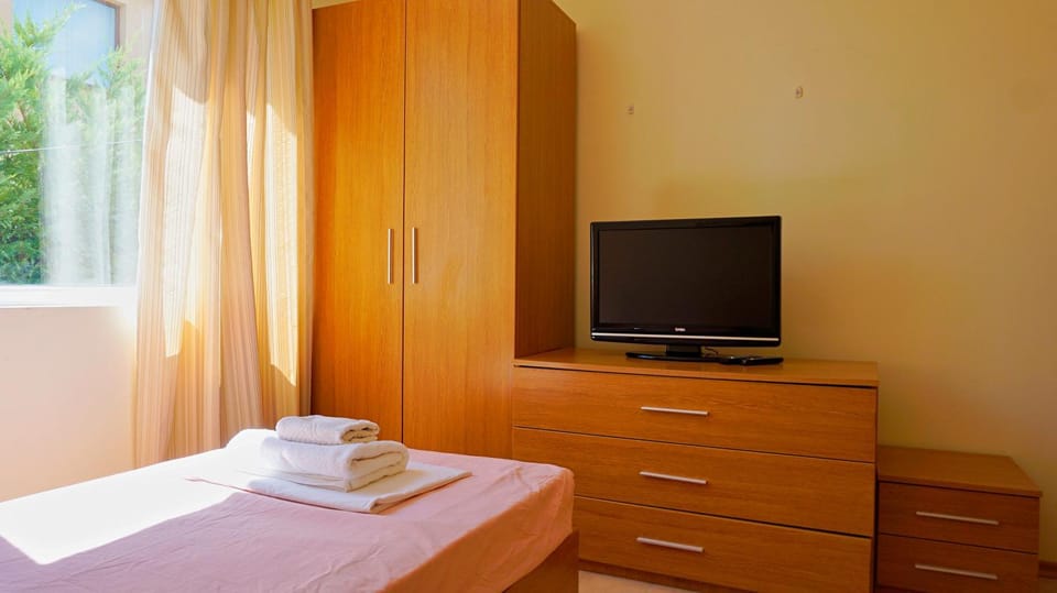 Bed, Photo of the whole room, Bedroom, towels, wardrobe