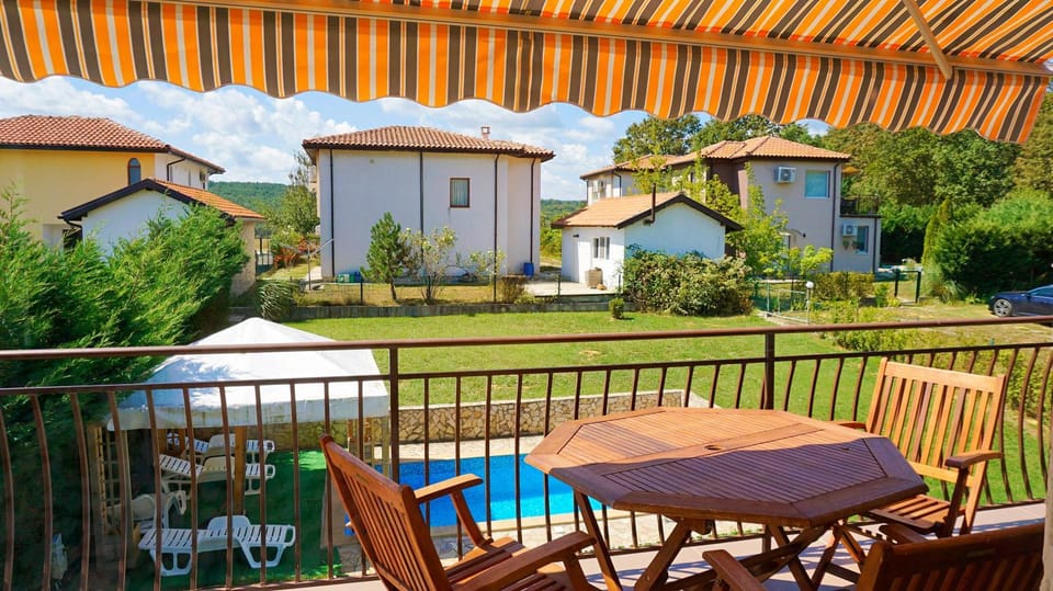 Patio, Day, Garden, View (from property/room), Balcony/Terrace, Seating area, Garden view