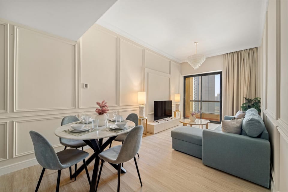 FIRST CLASS 2BR Breathtaking Beach Views Apartment in Dubai