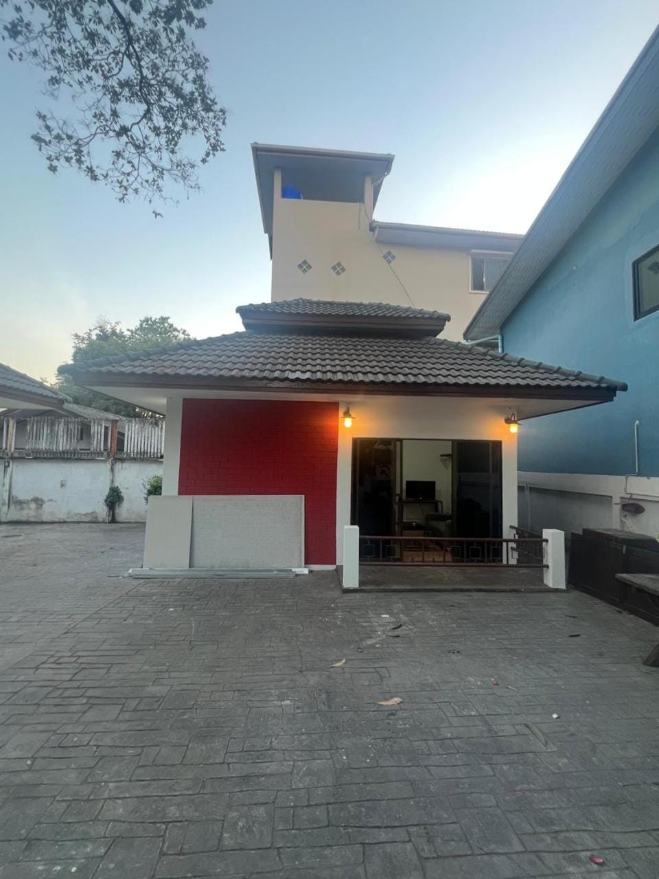 Nine Blue 4 BD Villa Villa in Pattaya City