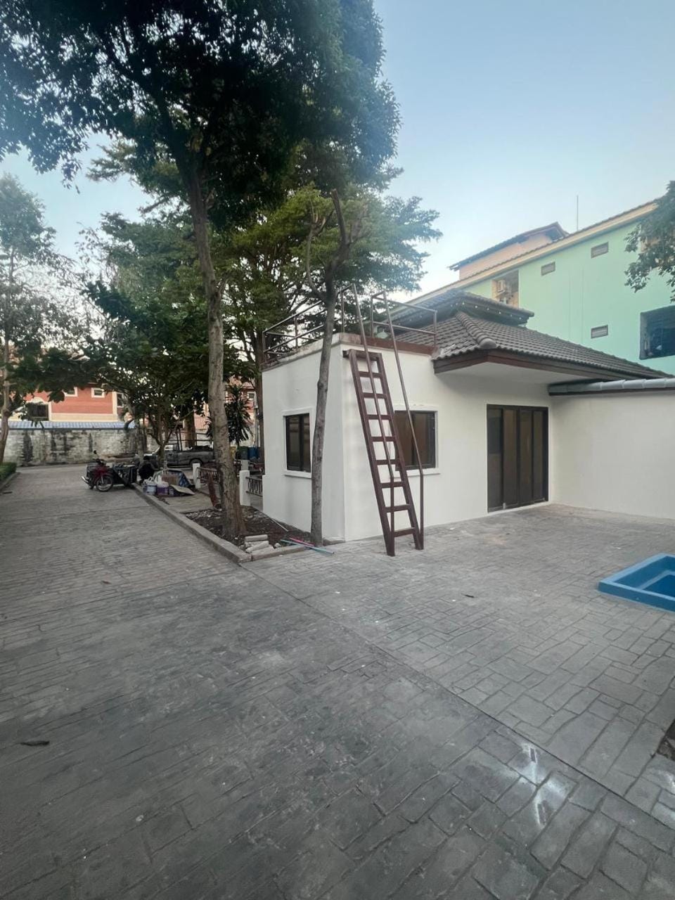 Nine Blue 4 BD Villa Villa in Pattaya City