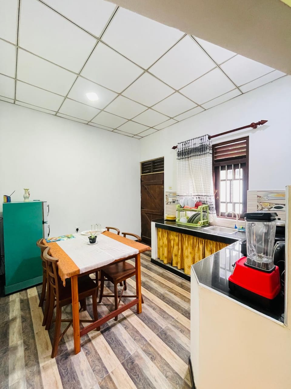 Kitchen or kitchenette, Dining area, stove, toaster, kitchen, kitchen
