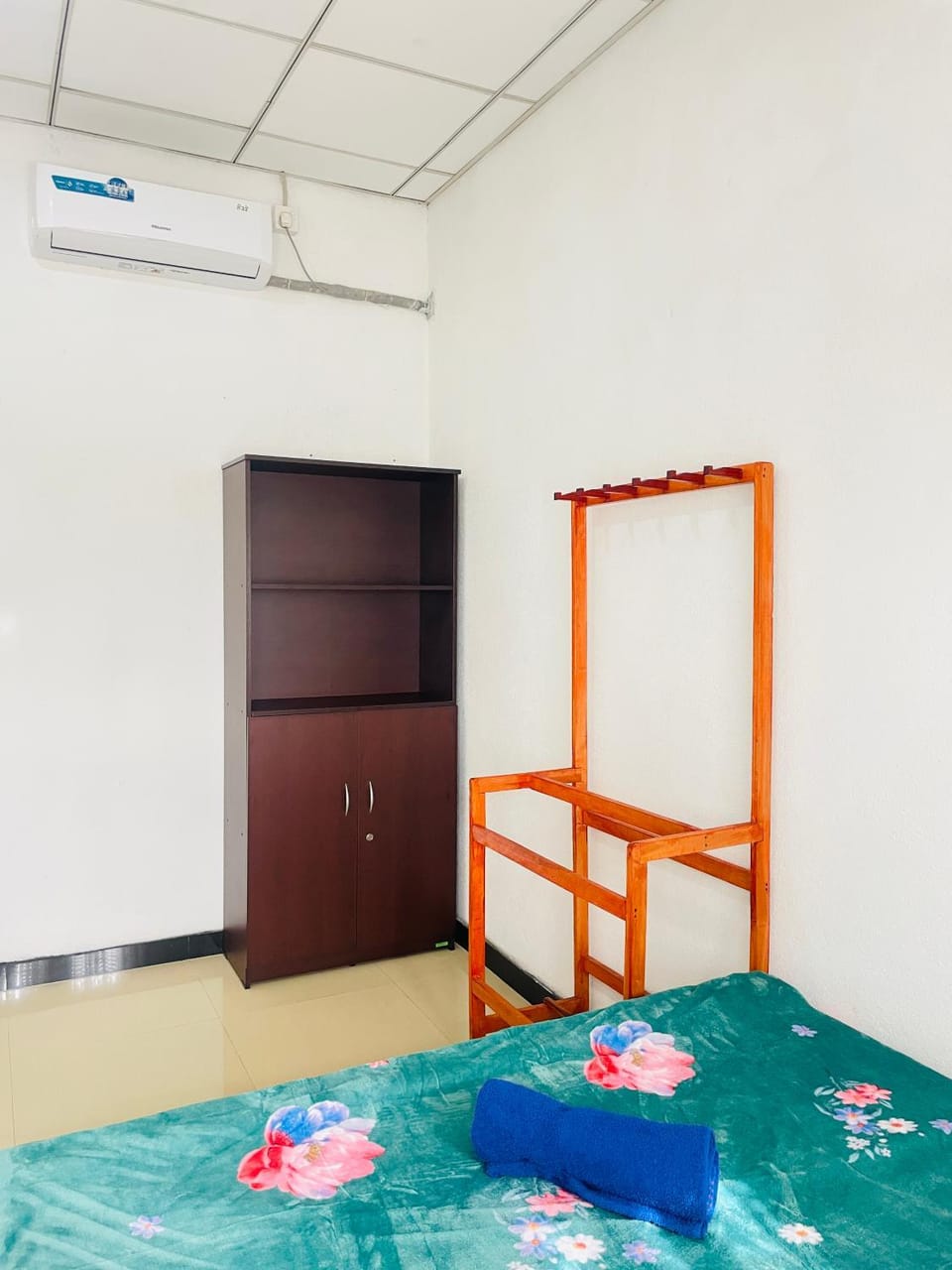 Bed, Bedroom, wardrobe, air conditioner