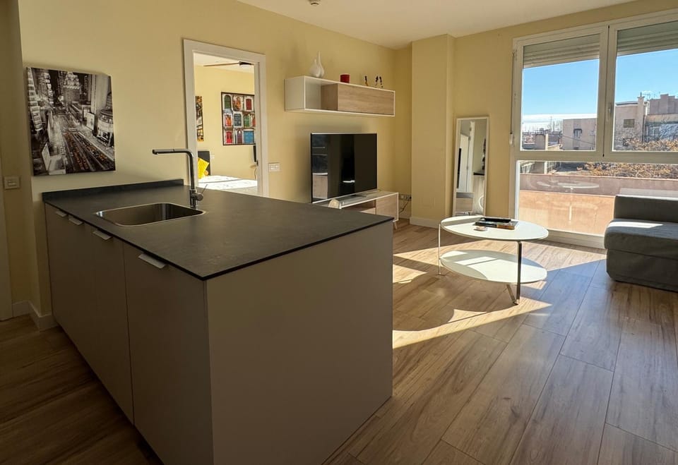 TV and multimedia, Kitchen or kitchenette, Living room, Dining area