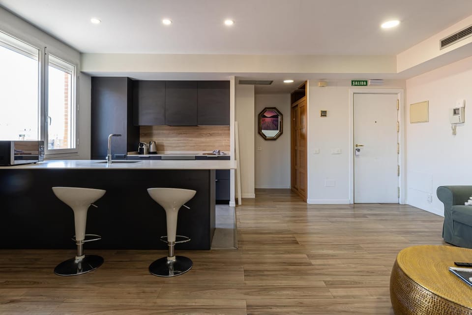 Kitchen or kitchenette, Seating area