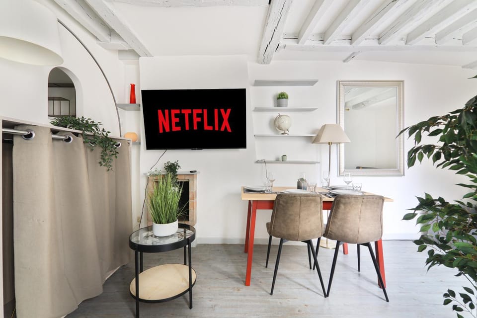 Élégant Studio Appartement Quartier Ile Saint Louis Free Netflix Apartment in Paris