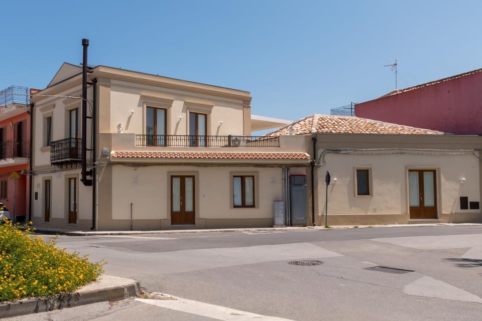 Property building, Day, Neighbourhood, Street view