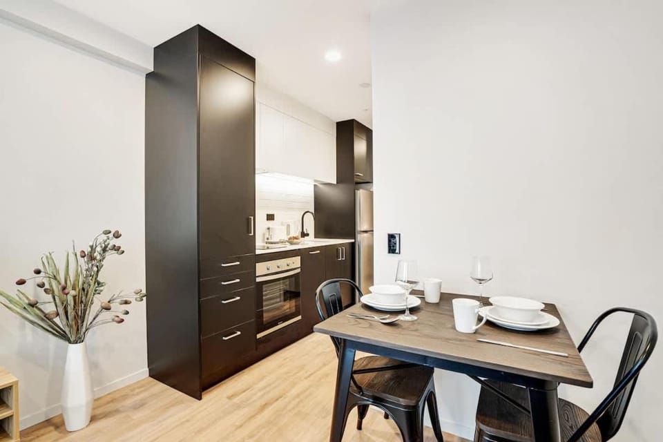 Stunning Architecturally Designed Studio in CBD - Pool Gym Sauna Apartment in Auckland