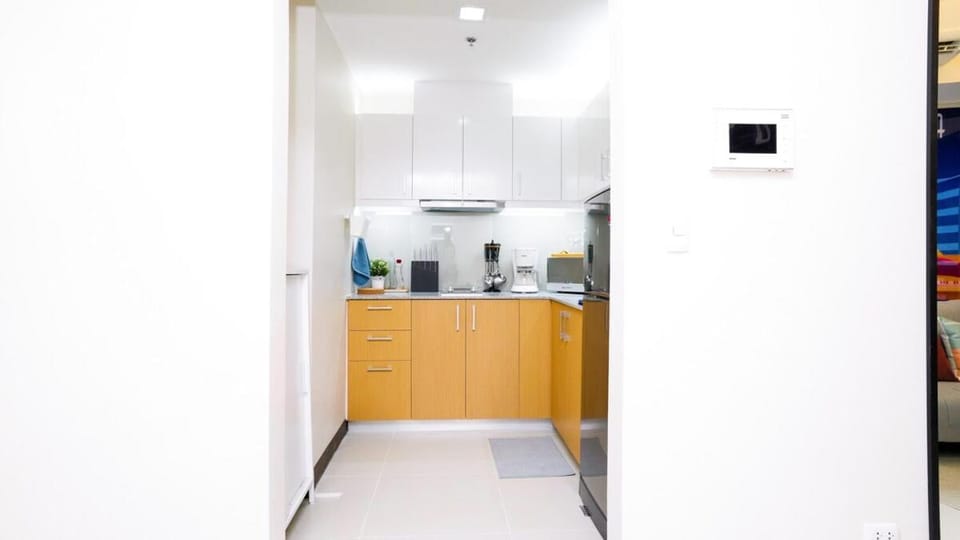 Best 1BR in Uptown BGC - Near Mitsukoshi & Malls Apartment in Makati