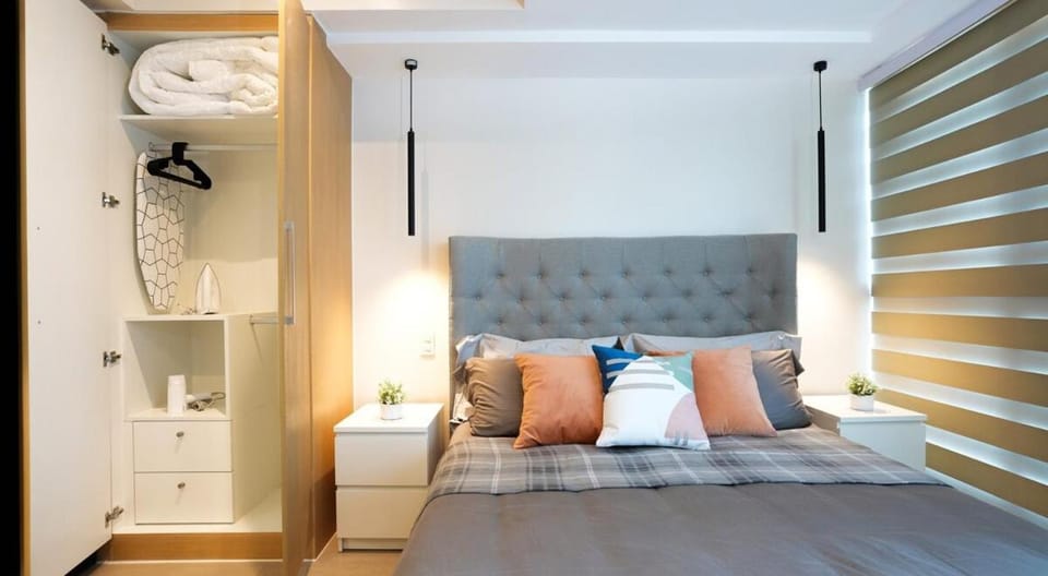Best 1BR in Uptown BGC - Near Mitsukoshi & Malls Apartment in Makati
