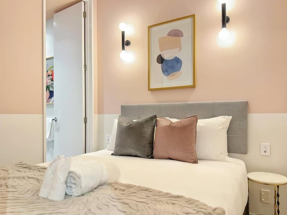 Modern Elegance - CBD Luxury 1BR on Central Queen St Apartment in Auckland