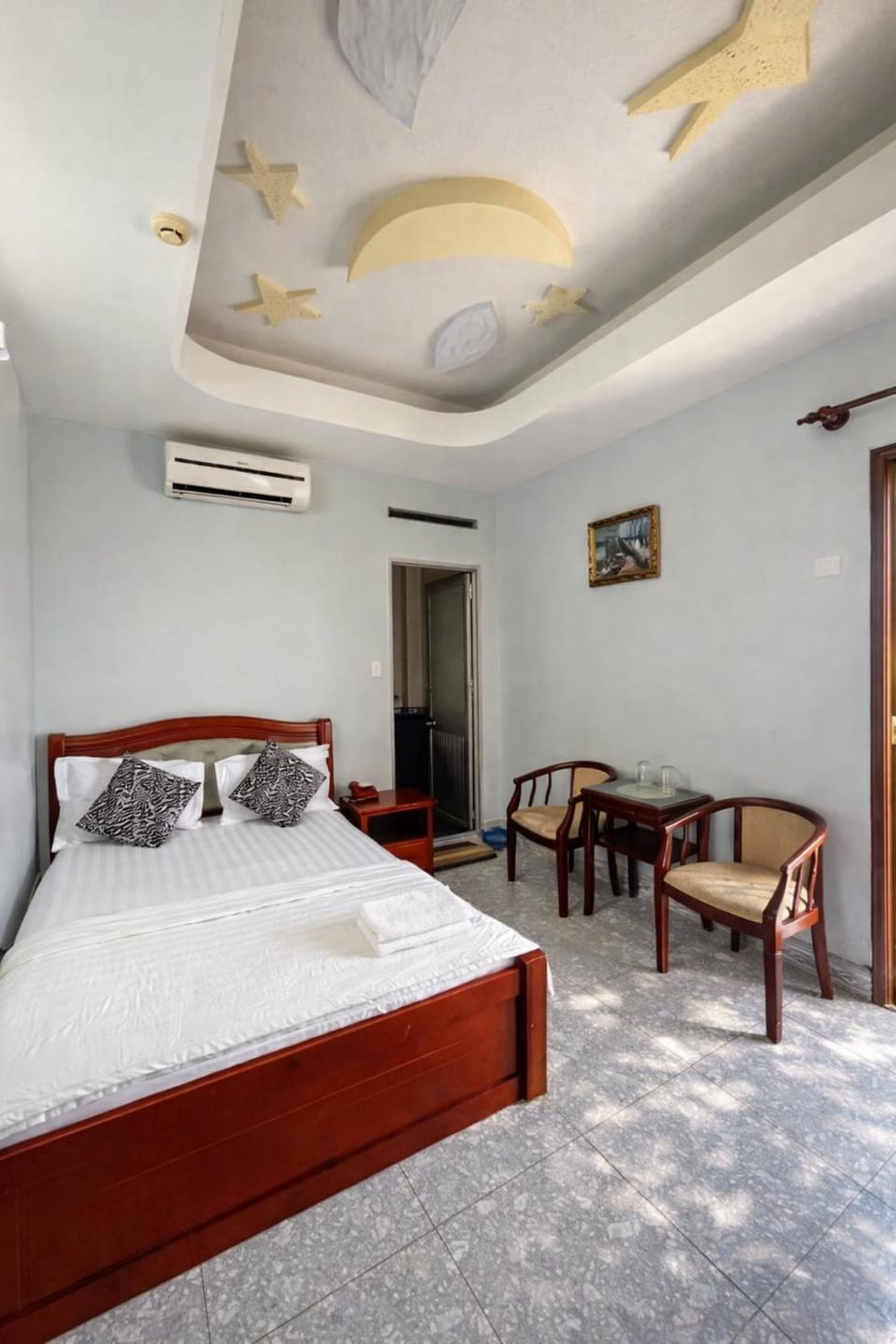 Bed, Photo of the whole room