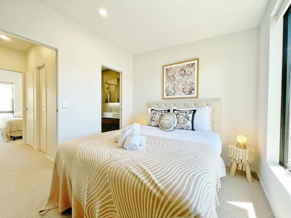 Rare Retreat Stylish 2BR Townhouse vs AC & Parking House in Auckland