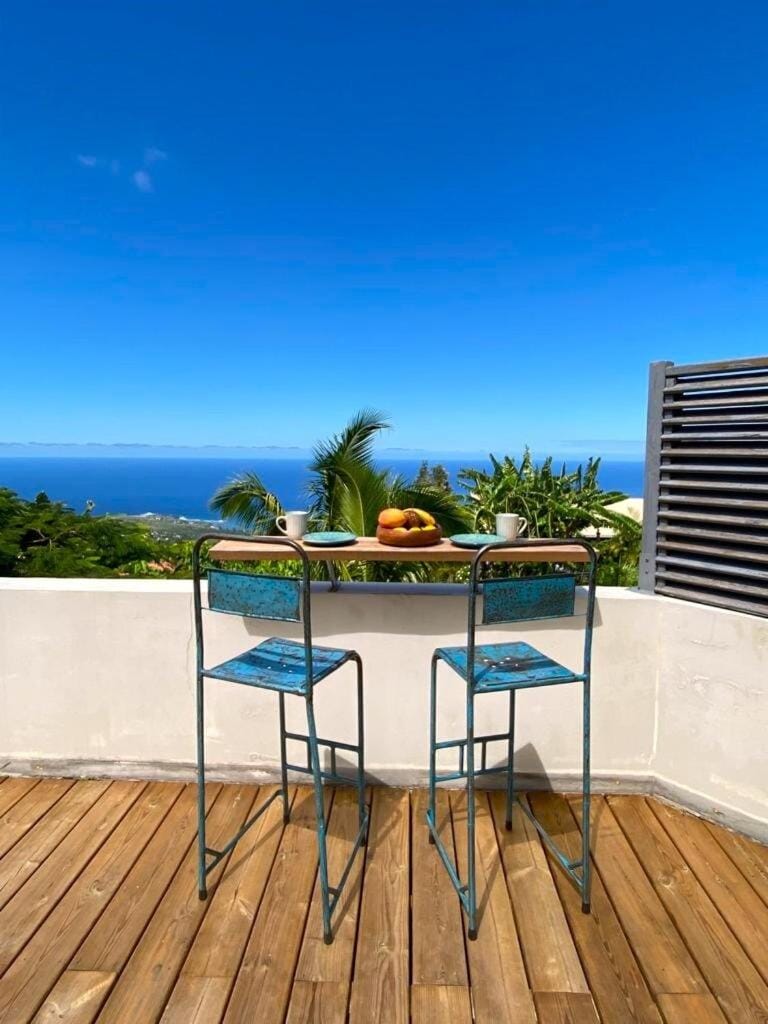 Patio, Day, Natural landscape, View (from property/room), Balcony/Terrace, Dining area, Food, Sea view
