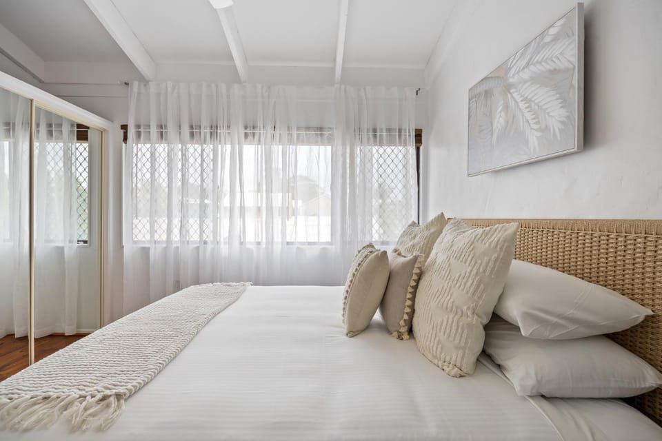 Chic 2-Bed Cabin-Style Home by Mooloolaba Beach Cabin in Sunshine Coast