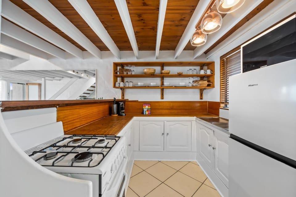 Chic 2-Bed Cabin-Style Home by Mooloolaba Beach Cabin in Sunshine Coast